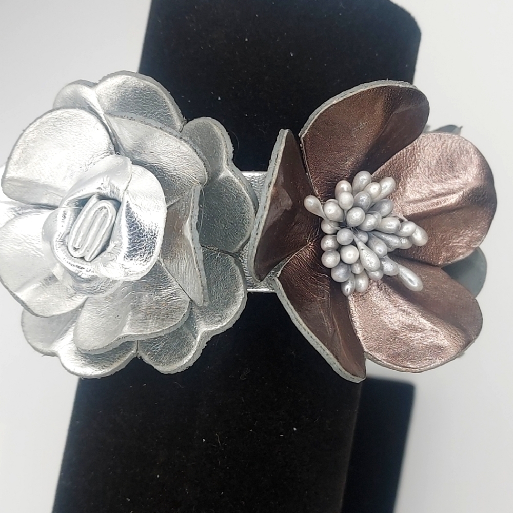 Gorgeous vintage Yik Fung floral silver leather cuff
